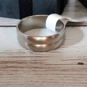 NIB Size 10 Grooved Stainless Steel Ring